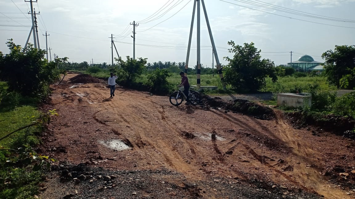 ಗಾಜಿನ ಮನೆಗೆ ದಾರಿ ಕಾಣದೆ ಪರದಾಟ