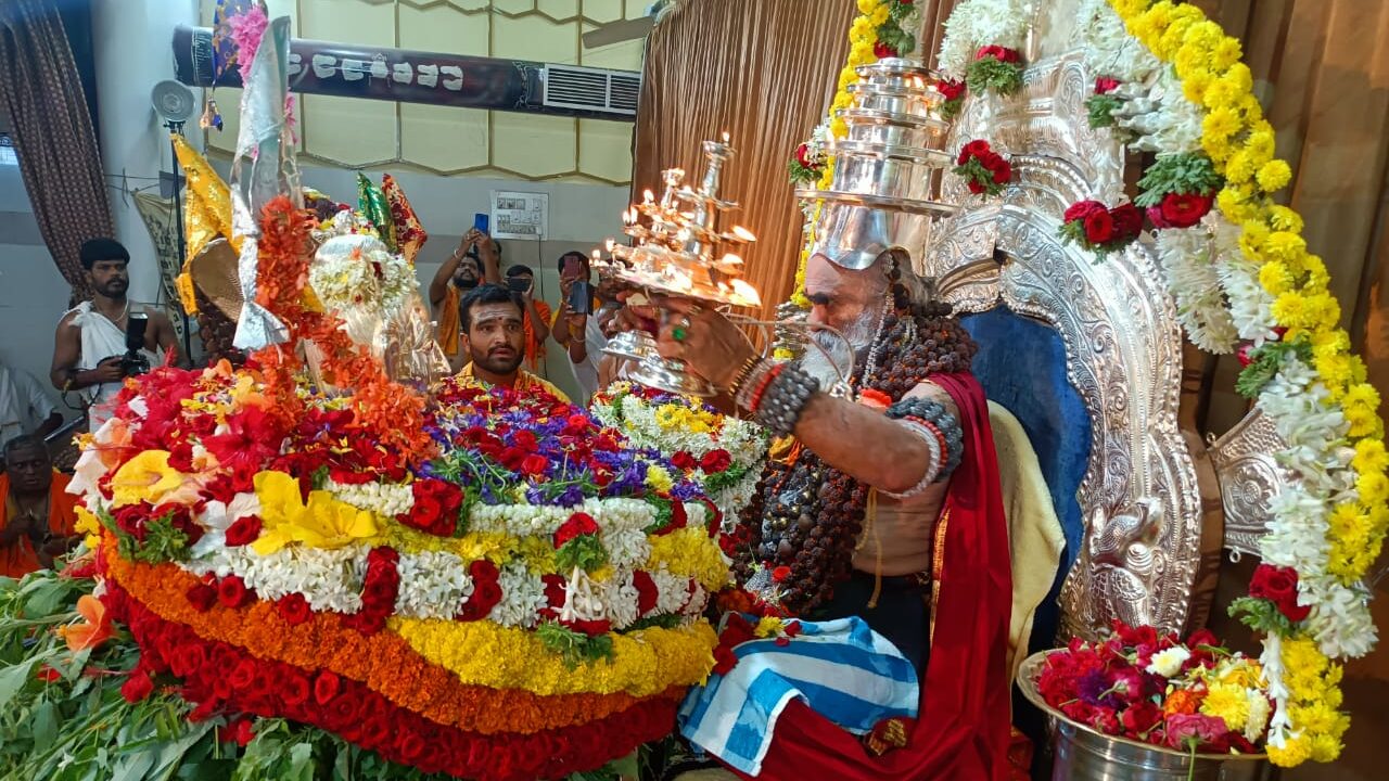 ಸಂಗೀತಯುಕ್ತ ಇಷ್ಟಲಿಂಗ ಮಹಾಪೂಜೆ ಸಂಪನ್ನ